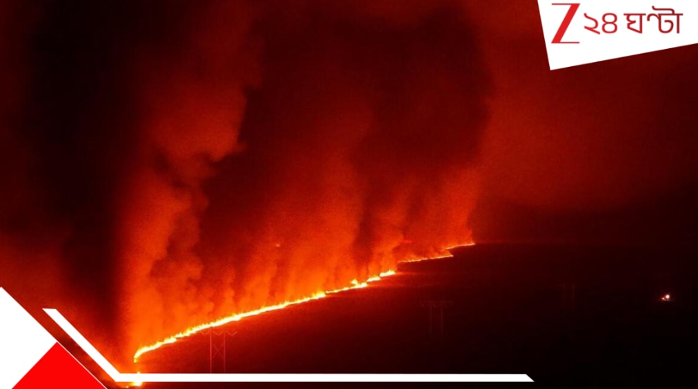 Massive wildfire: দাউ দাউ জ্বলছে-পুড়ছে হাজার হাজার একর; স্পেস থেকেও দেখা যাচ্ছে লেলিহান শিখা, ঘন ধোঁয়া Massive wildfire: দাউ দাউ জ্বলছে-পুড়ছে হাজার হাজার একর; স্পেস থেকেও দেখা যাচ্ছে লেলিহান শিখা, ঘন ধোঁয়া