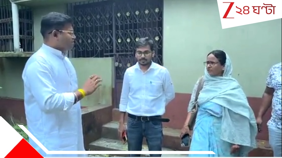 Uttar Dinajpur: টানা ৩ বছর ঘরছাড়া, সংখ্যালঘু পরিবারকে ঘরে ফেরালেন বিজেপি বিধায়ক