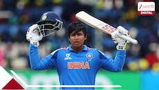 'ক্রিকেট দেবতা'র ৩৭ বছরের আগলানো ধন কাড়ছে মাত্র পনেরোর বৈভব সূর্যবংশী?