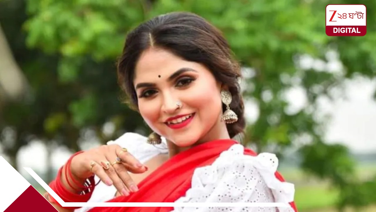 Debolina Nandy: ‘লুকিয়ে জিনিস নিচ্ছি কি না দেখতে অন্তর্বাসের ব্যাগ খুলিয়ে গুনিয়েছে, দেবলীনার মারাত্মক অভিযোগে তোলপাড় Debolina Nandy: ‘লুকিয়ে জিনিস নিচ্ছি কি না দেখতে অন্তর্বাসের ব্যাগ খুলিয়ে গুনিয়েছে, দেবলীনার মারাত্মক অভিযোগে তোলপাড়