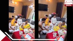 চলন্ত ট্রেনেই পুরুত ডেকে এনে চলছে রুদ্রাভিষেক, ভাইরাল VIDEO, 'তুঘলকি' কাণ্ডের কী জবা