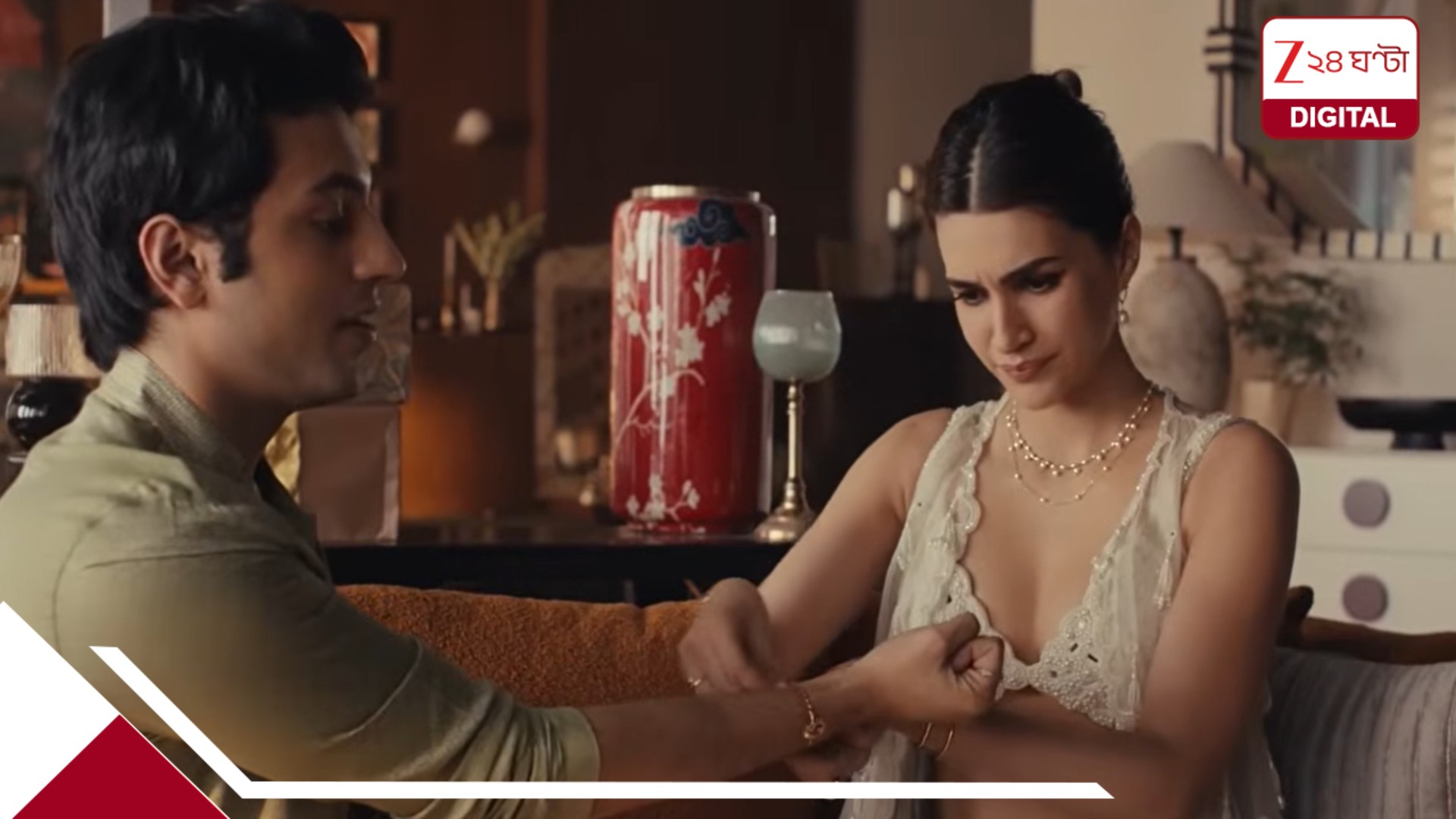 ‘এই পোশাক কেন?’ কৃতির রাখির বিজ্ঞাপন ঘিরে বিতর্ক, শেষমেশ পিছু হটল জুয়েলারি ব্র্যান্ড ‘এই পোশাক কেন?’ কৃতির রাখির বিজ্ঞাপন ঘিরে বিতর্ক, শেষমেশ পিছু হটল জুয়েলারি ব্র্যান্ড