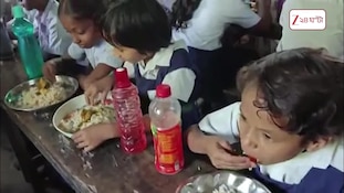 Mid-Day Meal | মিড ডে মিলের পাতে ফ্রায়েড রাইস-মাংস! পুজোর আগে খুশিতে মাতল ধূপগুড়ির পড়ুয়ারা | Zee 24 Ghanta