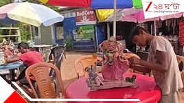 বাবার চা-দোকান, তবু শত দারিদ্র্যেও বাড়িতেই হবে দুর্গাপুজো, তাই নিজের হাতে প্রতিমা গ