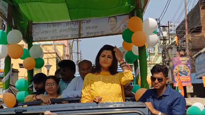 Rachna Banerjee on Jalbhora in Chandannagar