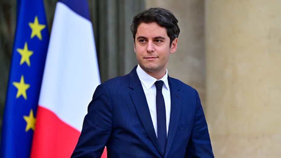 French Prime Minister: প্রকাশ্যে প্রধানমন্ত্রীর যৌনজীবন! সমপ্রেম নিয়ে তুঙ্গে চর্চা…