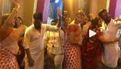 কালীপুজোর ভাসানে জমিয়ে নাচ রাজ-শুভশ্রীর কালীপুজোর ভাসানে জমিয়ে নাচ রাজ-শুভশ্রীর