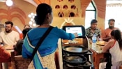 Robot in Krishnanagar Restaurant: কিচেন থেকে খাবার পৌঁছে দিচ্ছে টেবিলে, রোবট অনন্যায় মেতেছে কৃষ্ণনগরের এই রেস্তরাঁ