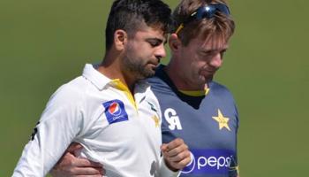 বাউন্সার ঠেকাতে গিয়ে মাথায় চোট  পাকিস্তানের ওপেনার আহমেদের