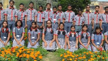 এক বছরের বিতর্কিত নির্বাসনের পর কেন্দ্রীয় বিদ্যালয়ে প্রত্যাবর্তন জার্মান ভাষার 