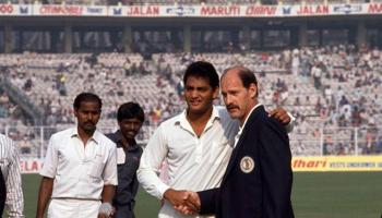 'কালো ভূত' ছাড়িয়ে সাদা-কালো বিভেদ ভুলিয়ে ক্রিকেটের দীপাবলী কলকাতাতেই