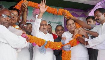 ২০১৫ সালে যে ৫ রাজনৈতিক ব্যক্তিত্ব লাভের গুড় ঘরে তুললেন