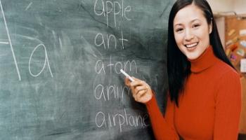 ছাত্রদের মনোযোগ টানতে নগ্ন হয়ে বিদেশি ভাষা শিক্ষা দিচ্ছেন শিক্ষিকারা!