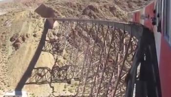 বিশ্বের ভয়ঙ্করতম রেলপথ, জান হাতে করে রেলে চাপতে হয়!