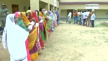 চলছে প্রথম দফার ভোট গ্রহণ