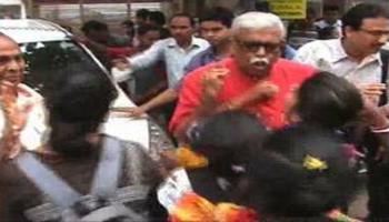 উপাচার্য নিগ্রহের ঘটনায় যুক্ত ৯ জন ছাত্রীকে সাসপেন্ড করল কলেজ