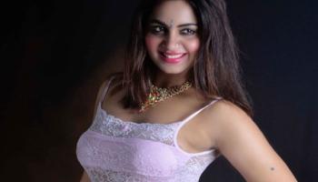 এবার IPL, নগ্নতায় নয়া ঘোষণা আরশি খানের