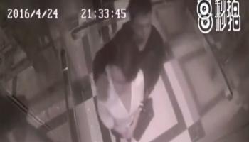 OMG! শ্লীলতাহানির 'শিক্ষা' দিতে অভিযু্ক্তকে যেভাবে মারলেন যুবতী (ভিডিও) 