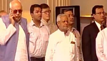 মমতার শপথগ্রহণ অনুষ্ঠানে এসে জাতীয় সঙ্গীত বিতর্কে ফারুক আবদুল্লা