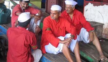 জানেন কোন শিক্ষাগত যোগ্যতার মানুষেরা আবেদন করেছেন মহারাষ্ট্রের 'কুলি' বা 'সহায়ক' পদের জন্য?