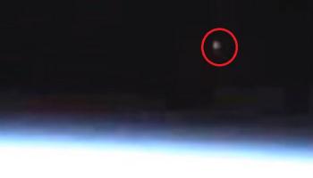 NASA-র ক্যামেরায় &#039;লাইভ&#039; ধরা পড়ল পৃথিবীর আকাশে UFO! (ভিডিও)