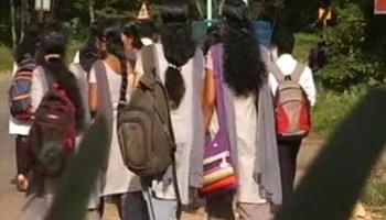 কলেজ ছাত্র-ছাত্রী লিভ-টুগেদার করলে তাদের সাসপেন্ড করা ঠিক হয়েছে বলল আদালত