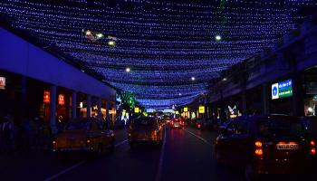 জেনেই হোক অথবা না জেনেই, নীল আলো শহরে বসানোর জন্য ধন্যবাদ দিতে চাই মুখ্যমন্ত্রীকে