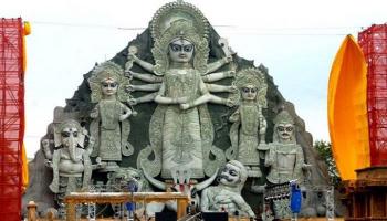 ২০১৫-র 'বড় দুর্গা' থেকে শিক্ষা নিয়ে এবার নতুন উদ্যোগ দেশপ্রিয় পার্ক পুজো কমিটির