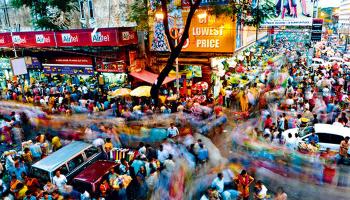  পুজোর আগে শেষ রবিবার, স্লগ ওভারের শপিংয়ে লোকারণ্য কলকাতা