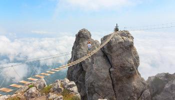 এই ব্রিজ আপনি একা পার হতে পারবেন?