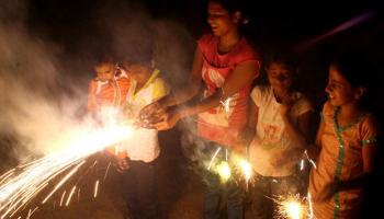 বাজি পোড়ানোর সময় কী কী সাবধানতা মেনে চলবেন জানুন