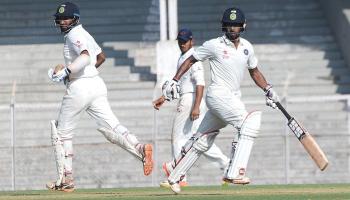 পার্থিবের সামনেই ডাবল সেঞ্চুরি করে দলকে জেতালেন ঋদ্ধিমান সাহা