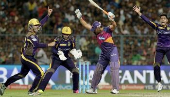 নিজের পাজামা বিক্রি করে হলেও 'ধোনিকে কিনবেন শাহরুখ'