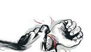 ছাত্রীদের কুপ্রস্তাব, অভিভাবকদের বিক্ষোভে উত্তাল হরিশচন্দ্রপুরের দৌতলপুর স্কুল