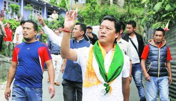 পাহাড়ে মোর্চার নয়া কৌশল, চা শ্রমিকদের বনধকে সমর্থন 