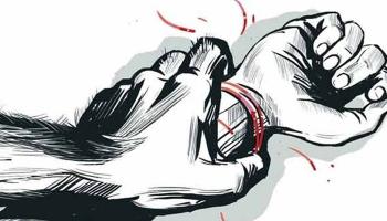 গৃহবধূকে বাড়িতে একা পেয়ে ধর্ষণ করল প্রতিবেশী যুবক