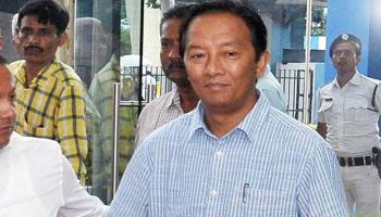 নাম না করেই বিমল গুরুংয়ের বিরুদ্ধে মানহানির মামলা করার হুঁশিয়ারি বিনয় তামাংয়ের