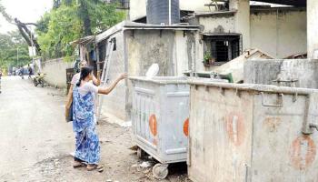 'নোংরা' জায়গায় নিজস্বী তুলুন, আর পেয়ে যান স্মার্টফোন! কীভাবে দেখুন