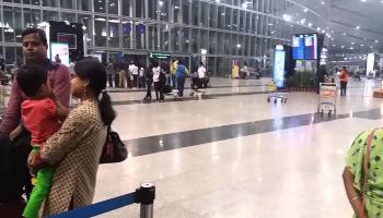 উড়ান পরিষেবা বিঘ্নিত হওয়ায় ক্ষোভ প্রকাশ যাত্রীদের