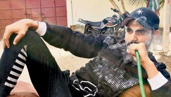 হুকা টেনে ট্রোলড 'স্যার' জাদেজা! 