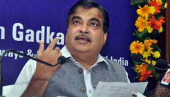 মুম্বইয়ে নৌসেনাকে এক ইঞ্চিও জমি দেব না, বললেন নিতিন গড়কড়ি 