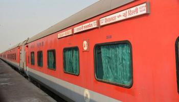 রাজধানী-দুরন্তে এসি-টু টিয়ারের বদলে থ্রি টিয়ারের ভাবনা রেলের