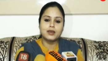 তিন তালাক-নিকাহ হালালার বিরুদ্ধে সরব হওয়ায় ইসলাম থেকে বহিষ্কার করার হুমকি নকভির বোনকে