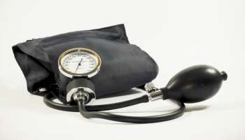 বাড়িতেই নিয়মিত পরীক্ষা করুন রক্তচাপ! জেনে নিন সহজ পদ্ধতি