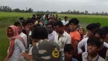 শাড়ির আঁচল দেখতে পেয়েছিলেন গ্রামবাসীরা, এগোতেই যে দৃশ্য চোখে পড়ল