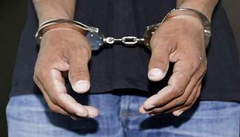 জয়নগরে গোপন অস্ত্রভান্ডারের পর্দাফাঁস, বমাল ধৃত ২