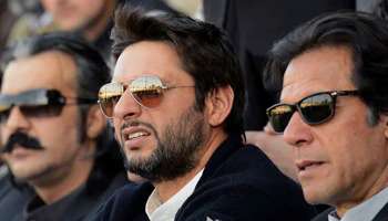 ইমরান খানের দোসর হয়ে মাঠে আফ্রিদি, ভারতীয়দের কটাক্ষ করে টুইট 'লালা'র 