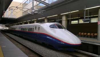 জাপানেও যান্ত্রিক ত্রুটি! দরজা খোলা রেখেই ২৮০ কিলোমিটার বেগে ছুটল বুলেট ট্রেন!