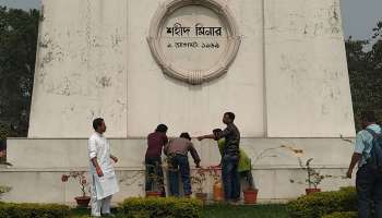 'শাহ-র ছোঁয়ায় অপবিত্র হয়েছে শহিদ মিনার', কস্টিক সোডা, সাবান জল দিয়ে বেদী ধুয়ে দিল SFI