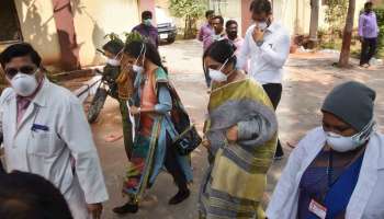 করোনা আক্রান্ত ছেলেকে নিয়ে ঘুরেছেন মা, রোগী দেখেছেন সরকারি চিকিৎসক বাবা    